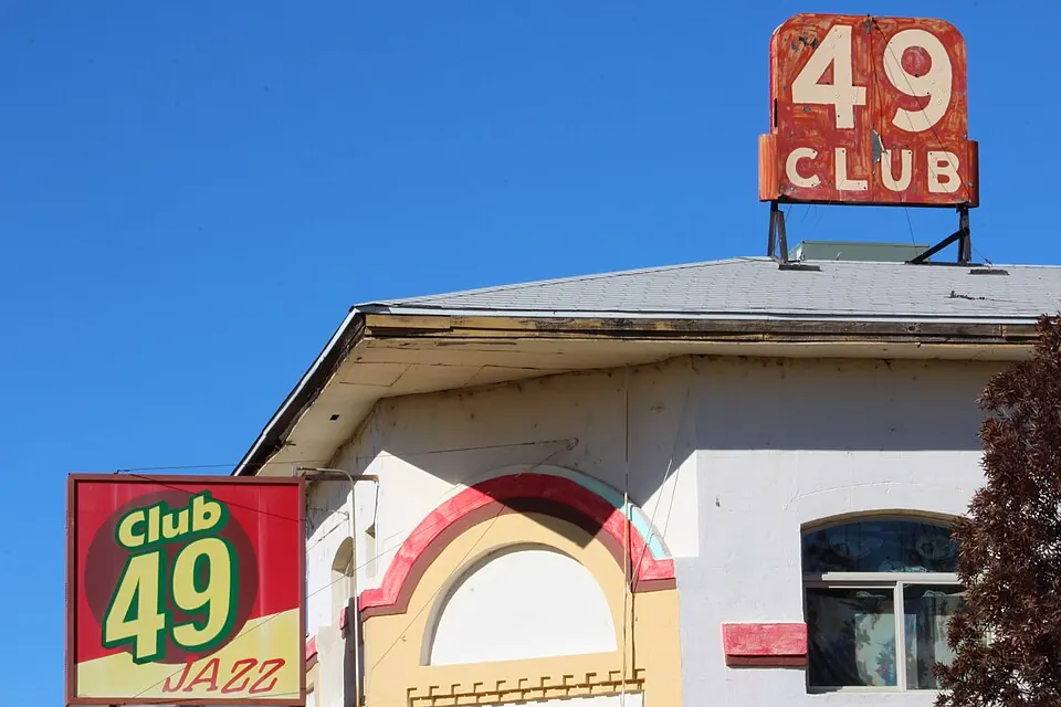A roadside landmark in Anderson (photographed 2018)
