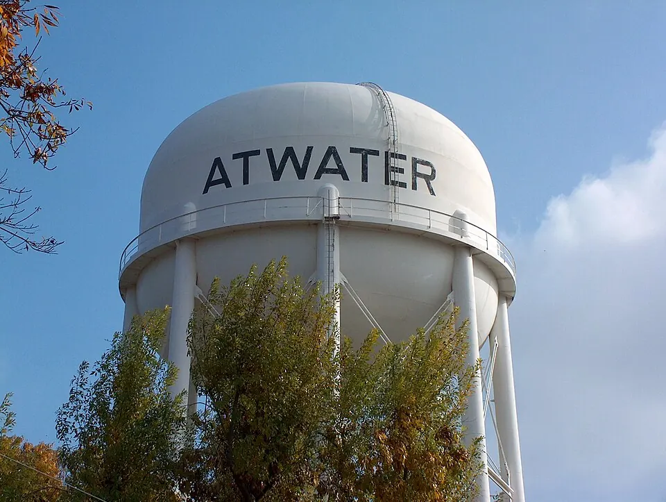 A view of Atwater, California (photographed 2002)