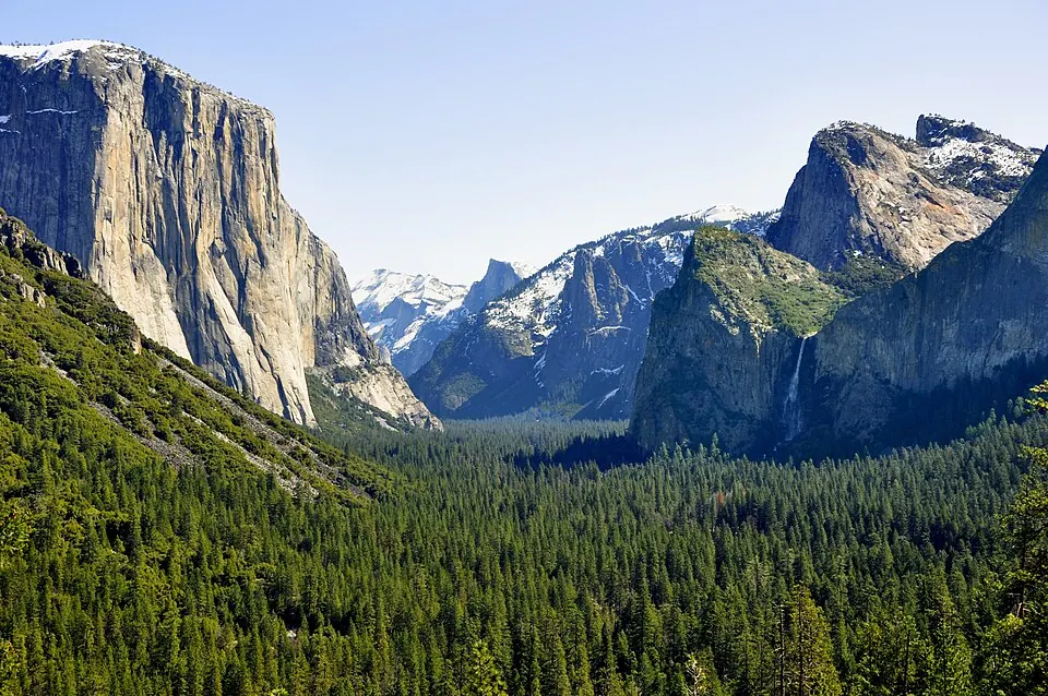 Yosemite Valley from Tunnel View, a California landscape (photographed 2010)