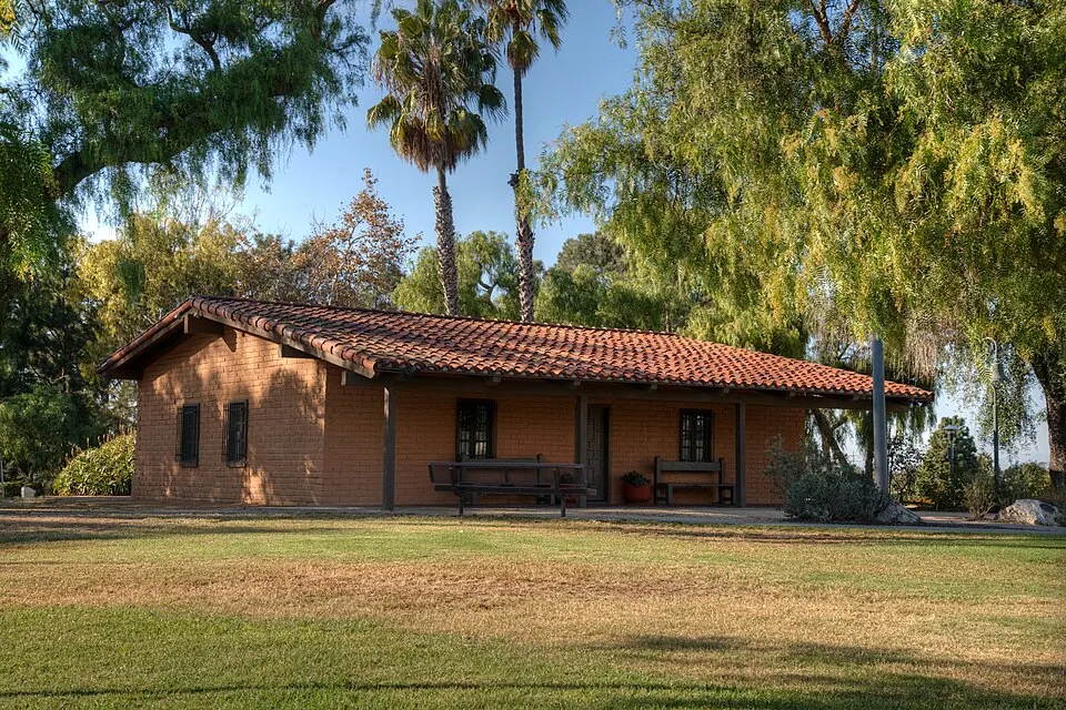 A view of Costa Mesa, California (photographed 2013)