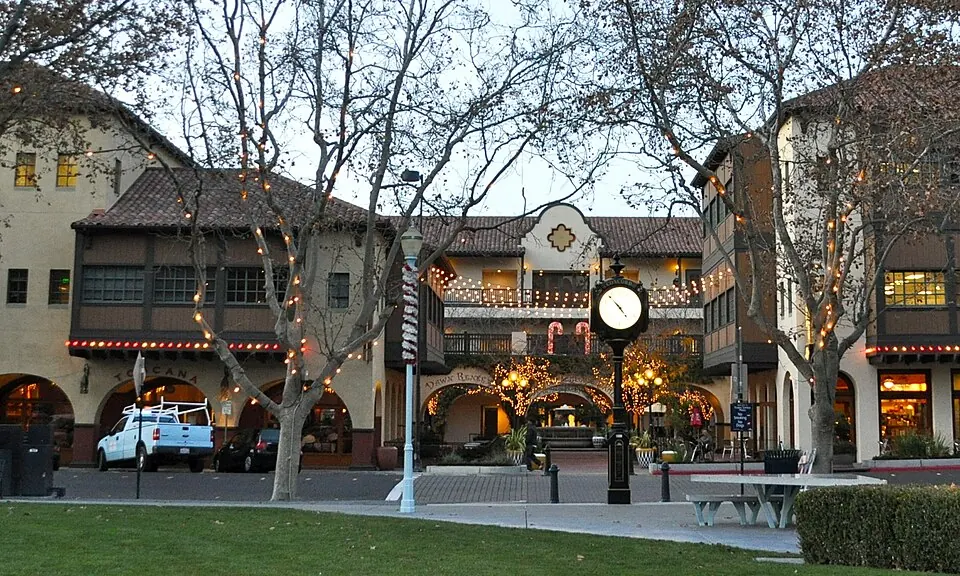 Todos Santos Plaza in Concord (photographed 2009)