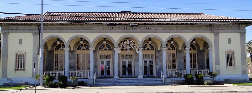 The historic post office building in El Centro (photographed 2014)