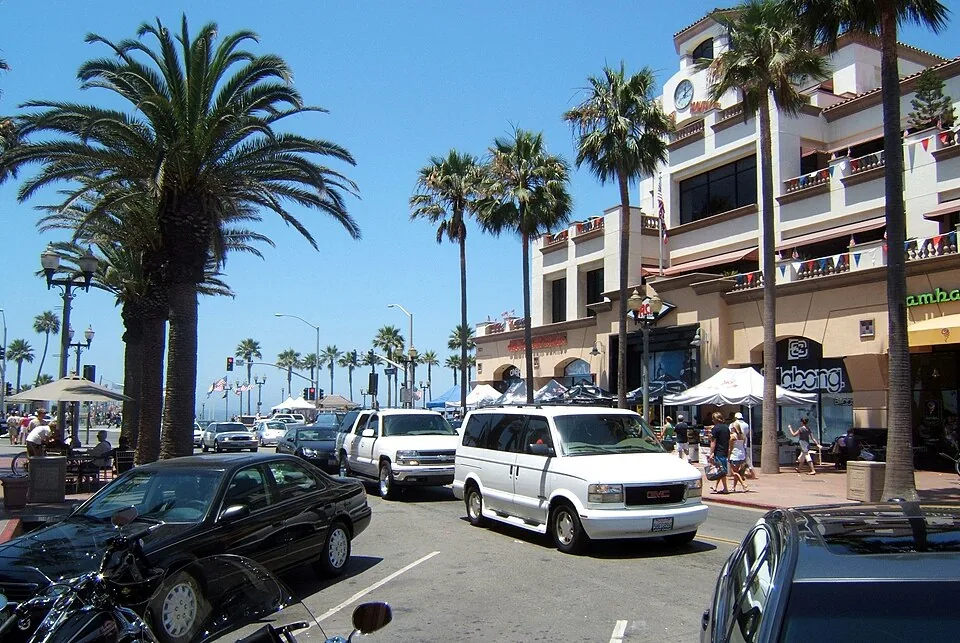 A street near the Huntington Beach waterfront