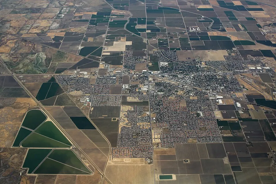 A view of Los Banos, California (photographed 2015)