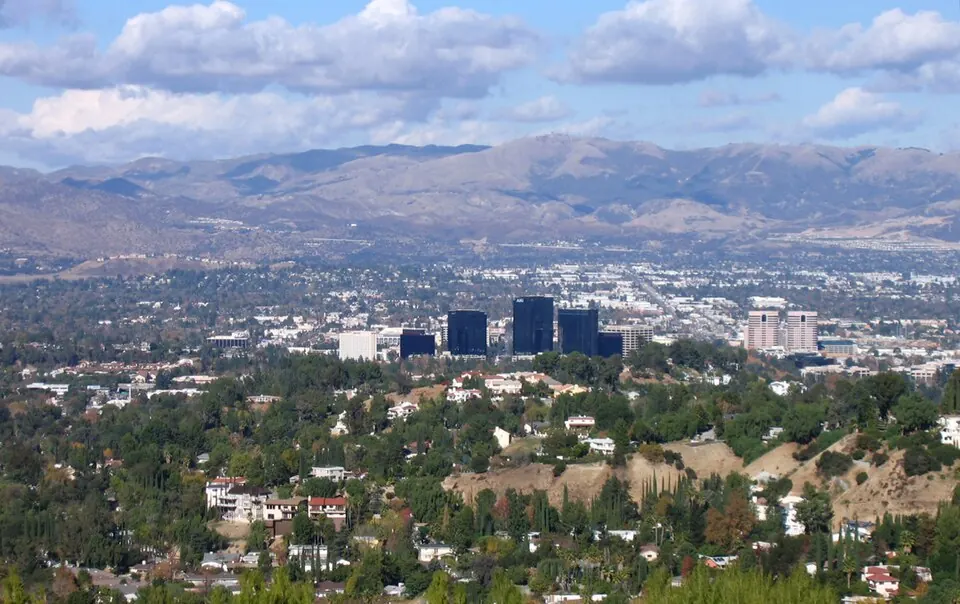 A view of Woodland Hills, California (photographed 2006)