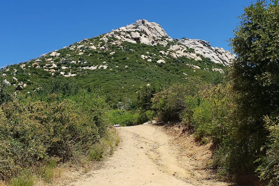 Stonewall Peak above a trail in Cuyamaca Rancho State Park